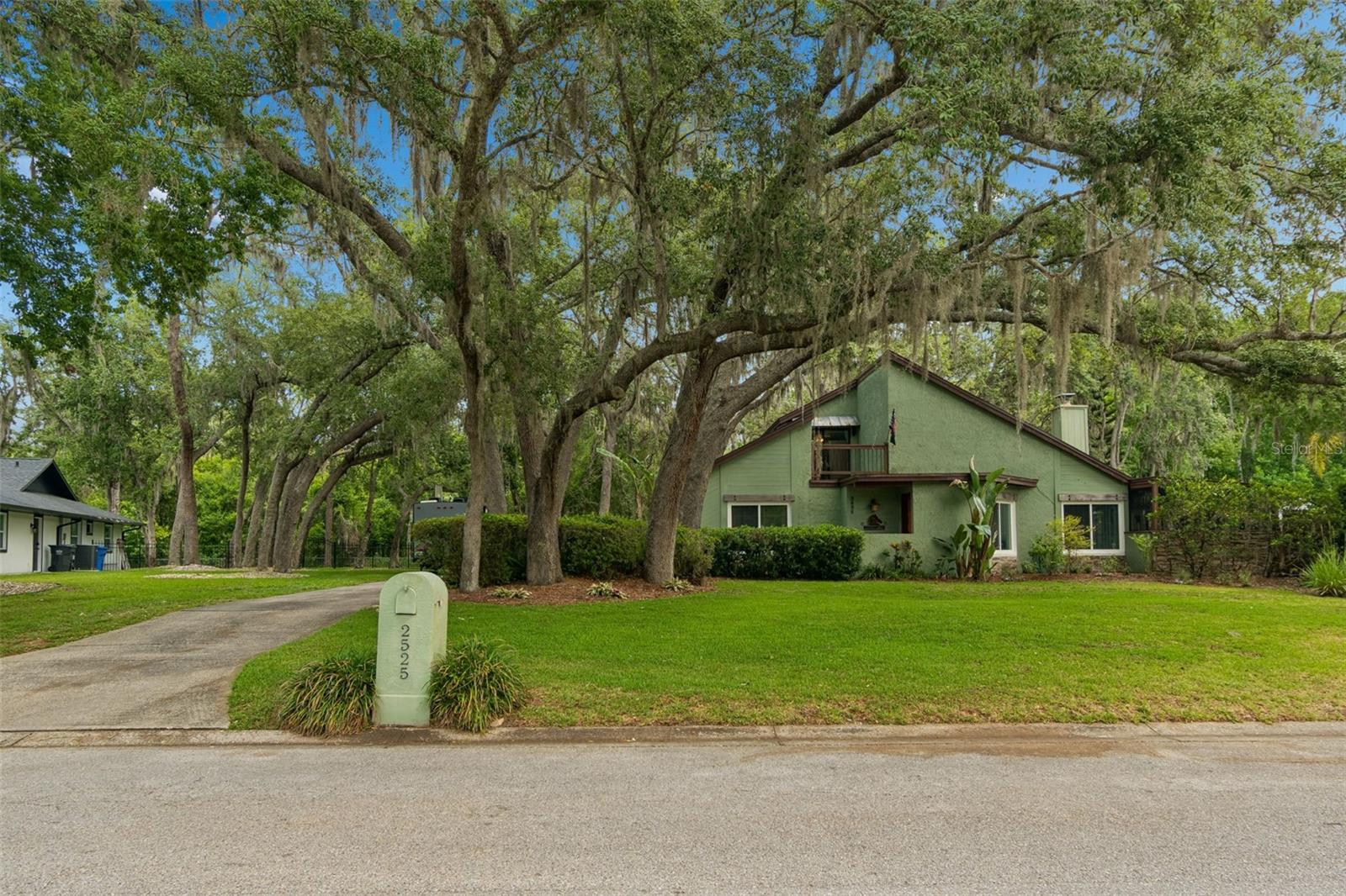 Single Family Residence in LUTZ, FL - Daniel Dourado