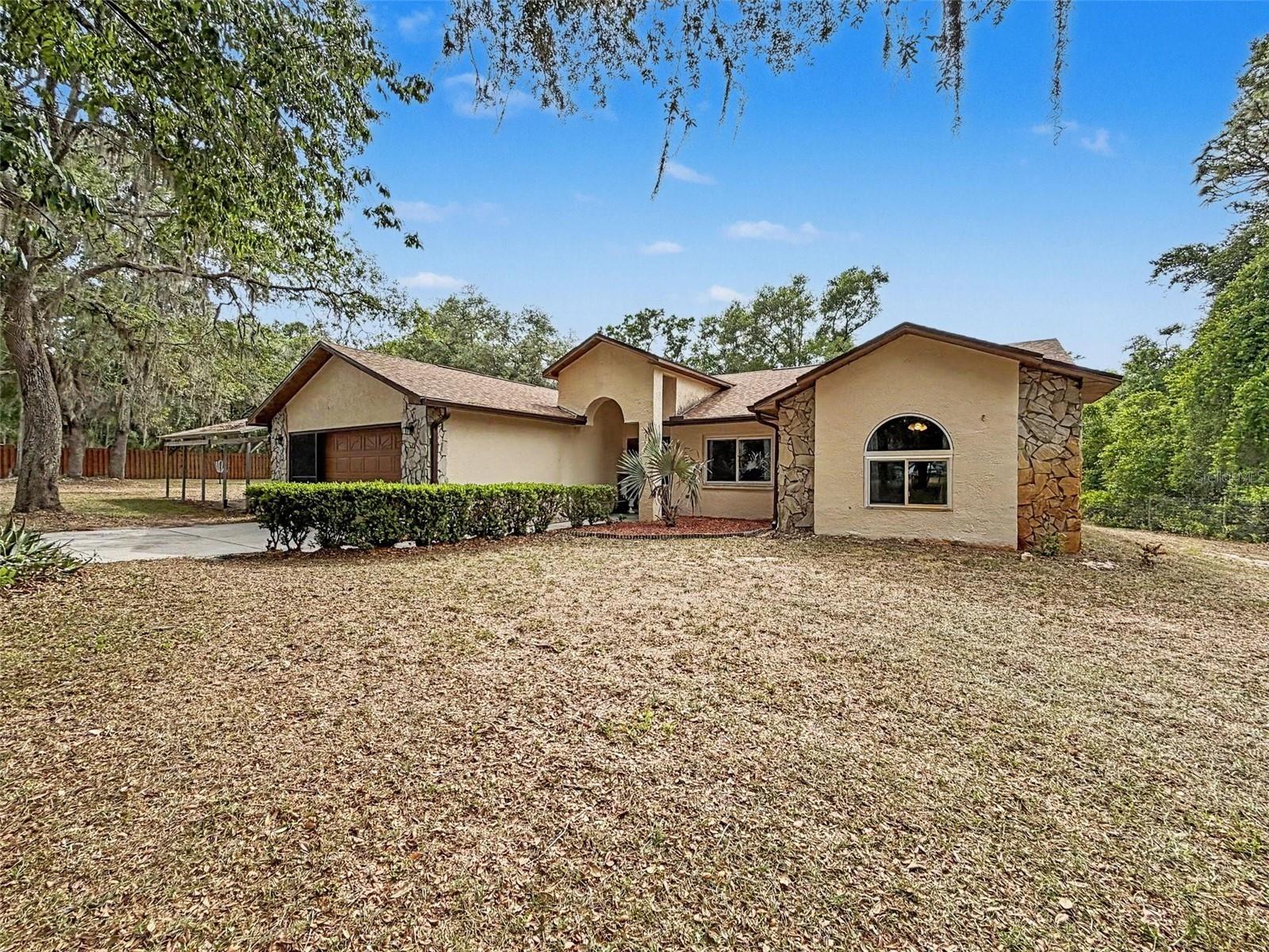 Single Family Residence in WEBSTER, FL - Daniel Dourado
