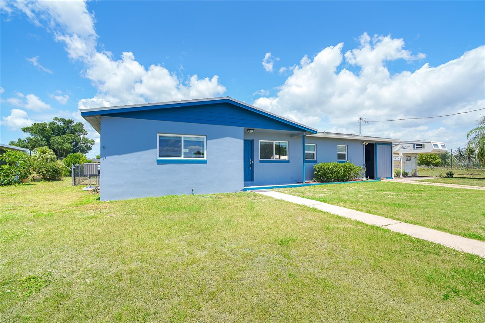 Single Family Residence em PORT CHARLOTTE, FL - Daniel Dourado
