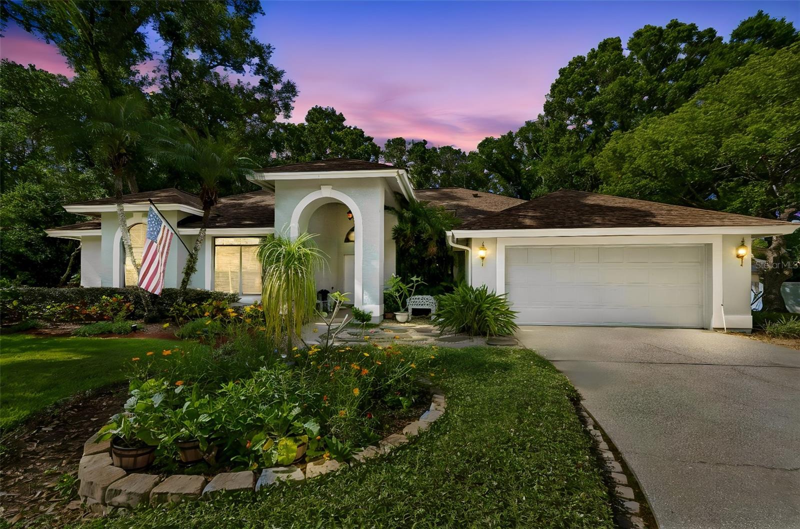 Single Family Residence in LUTZ, FL - Daniel Dourado
