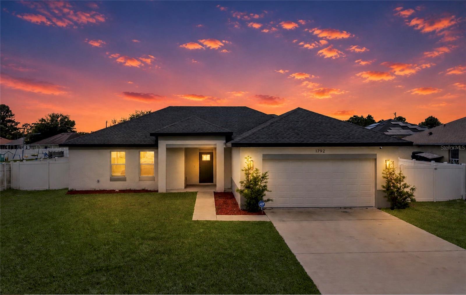 Single Family Residence in DELTONA, FL - Daniel Dourado