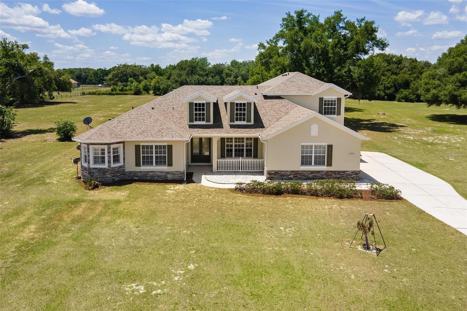 Single Family Residence in MOUNT DORA, FL - Daniel Dourado