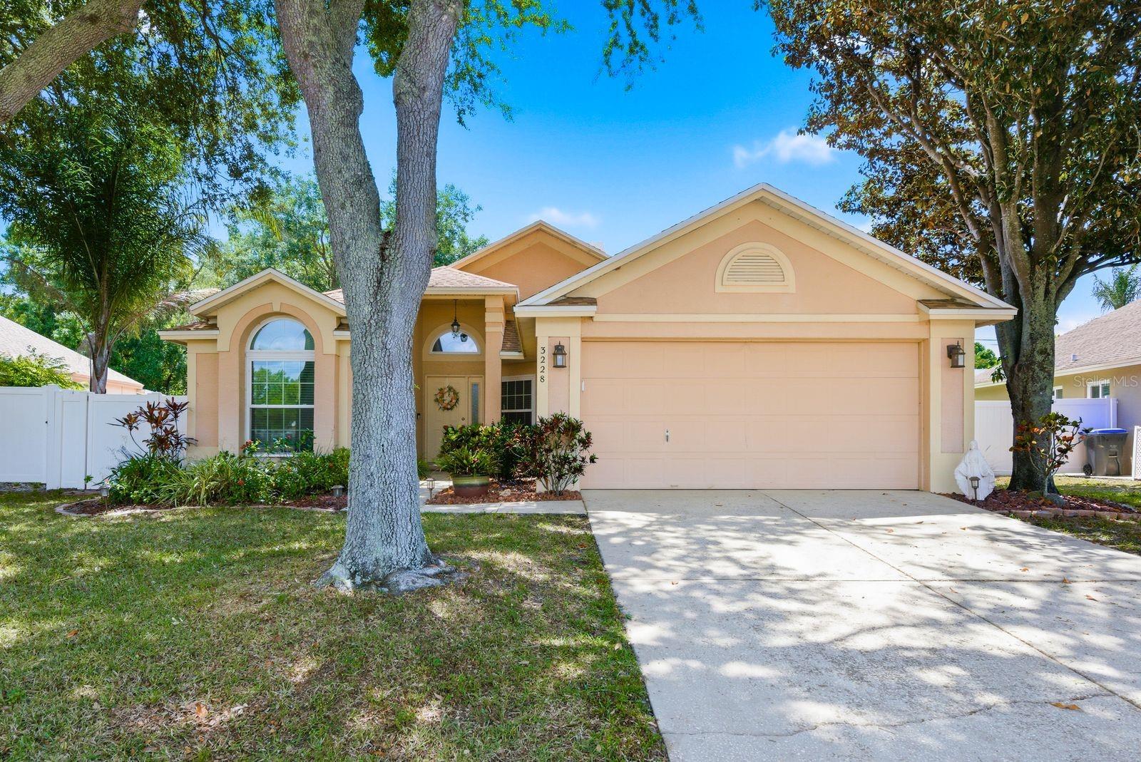 Single Family Residence in PALM HARBOR, FL - Daniel Dourado