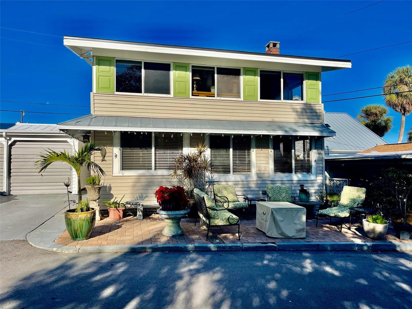 Single Family Residence in BRADENTON, FL - Daniel Dourado