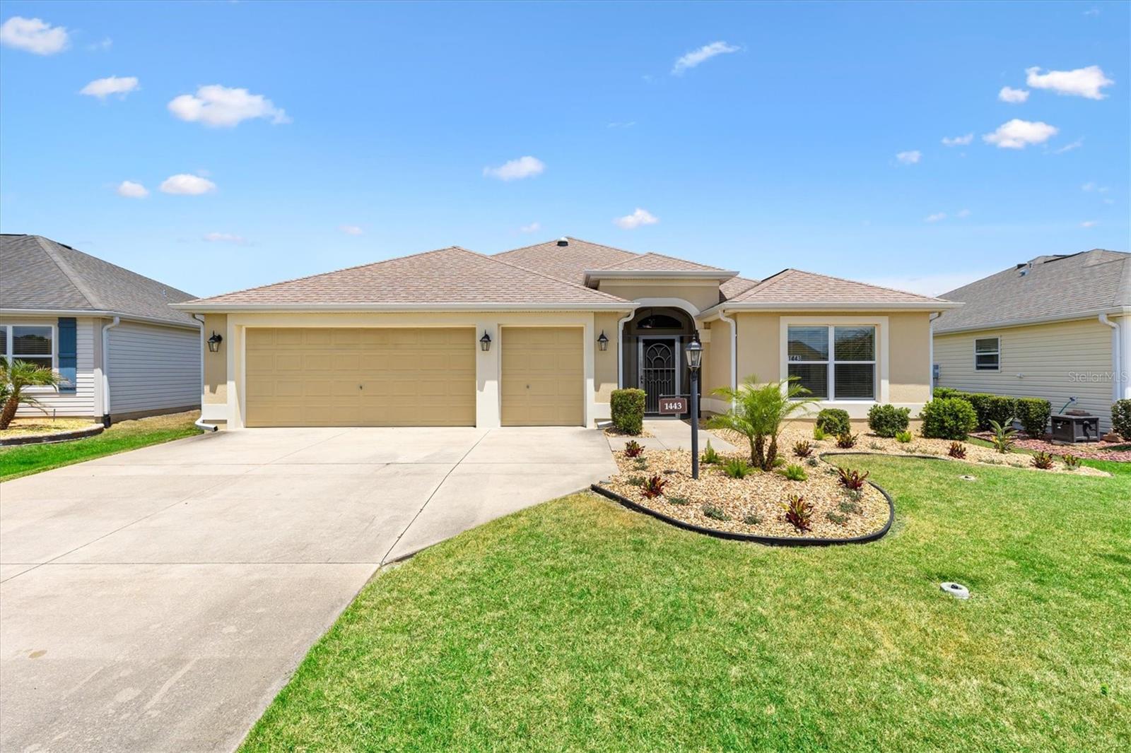 Single Family Residence in THE VILLAGES, FL - Daniel Dourado