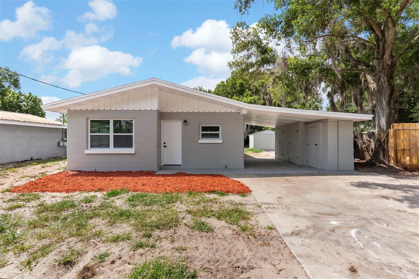 Single Family Residence in WINTER HAVEN, FL - Daniel Dourado