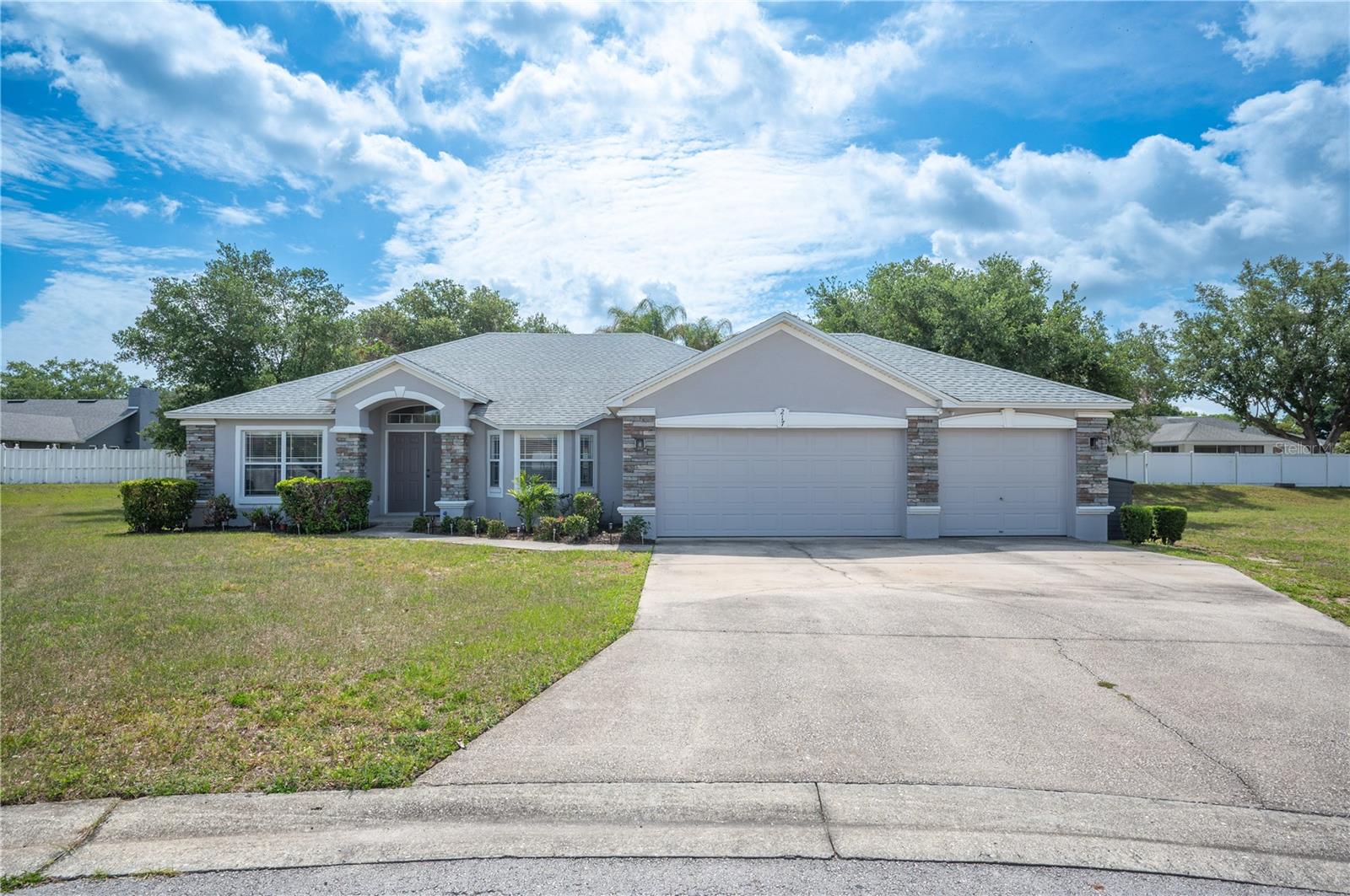 Single Family Residence in AUBURNDALE, FL - Daniel Dourado