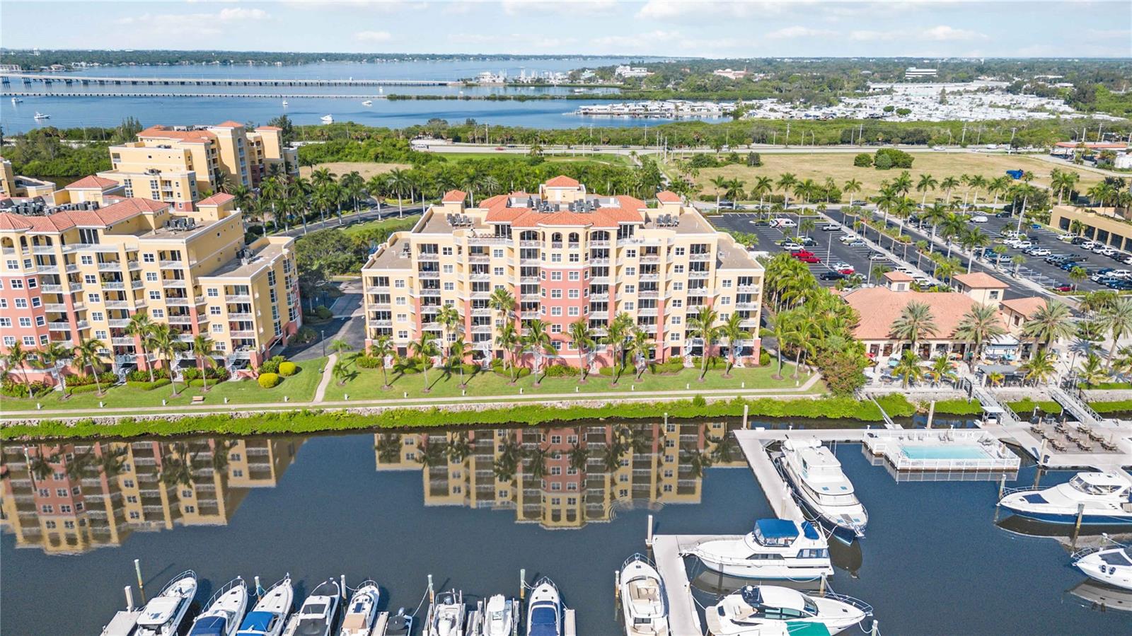 Condominium in PALMETTO, FL - Daniel Dourado
