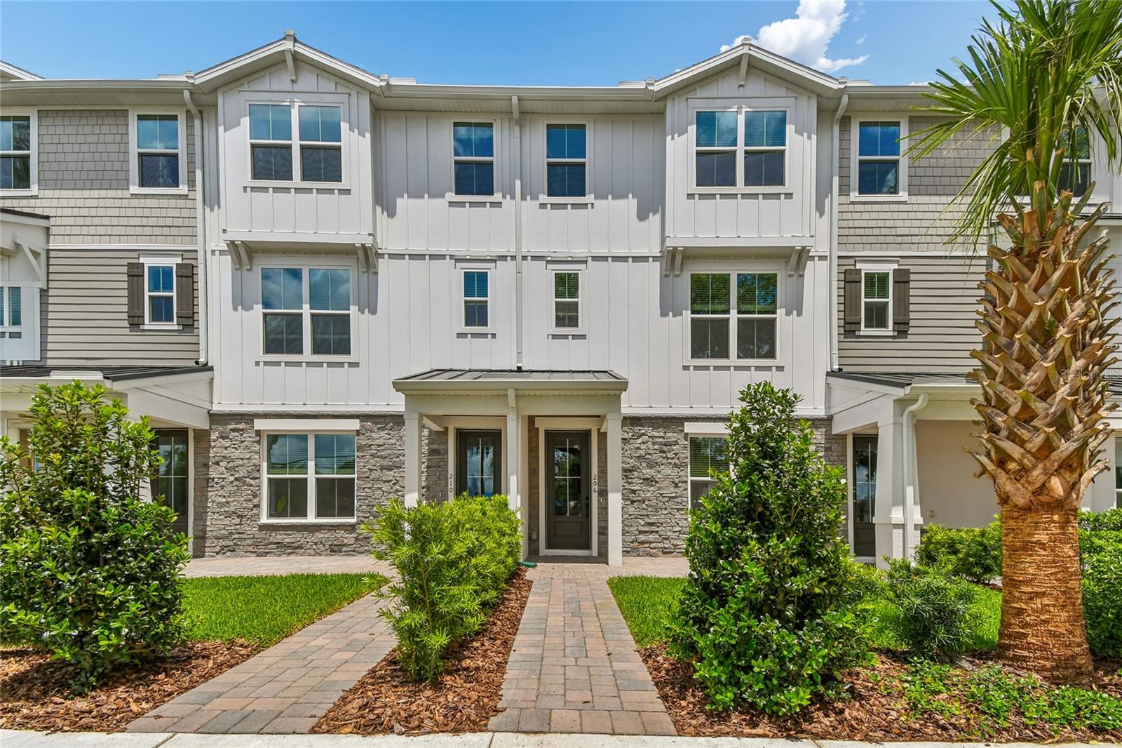 Townhouse in OVIEDO, FL - Daniel Dourado