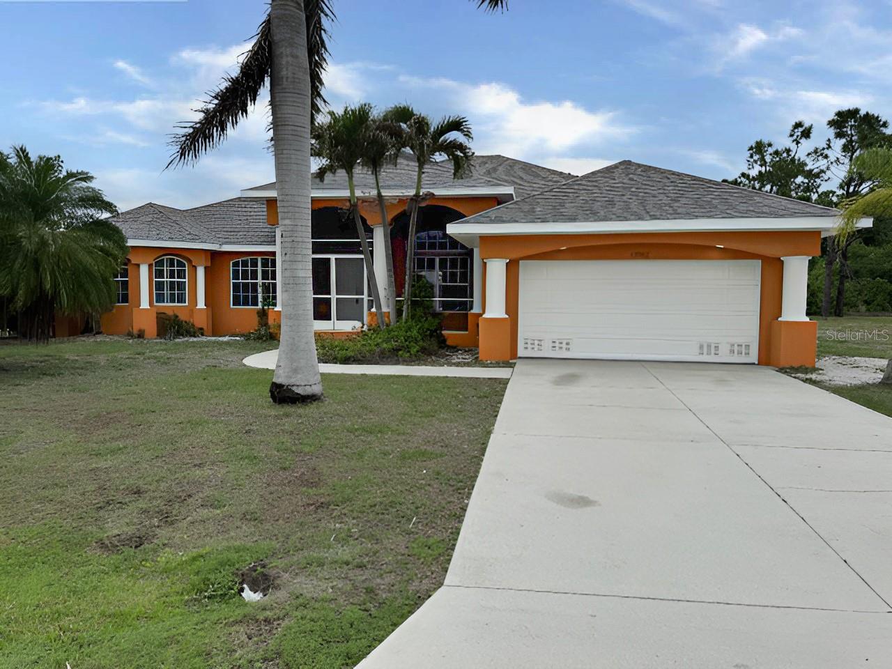 Single Family Residence em PORT CHARLOTTE, FL - Daniel Dourado