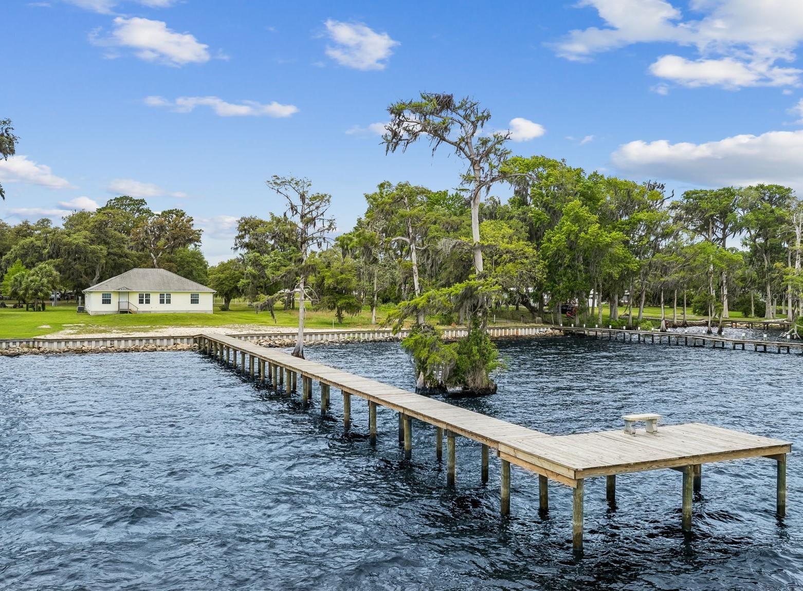 Single Family Residence in CRESCENT CITY, FL - Daniel Dourado