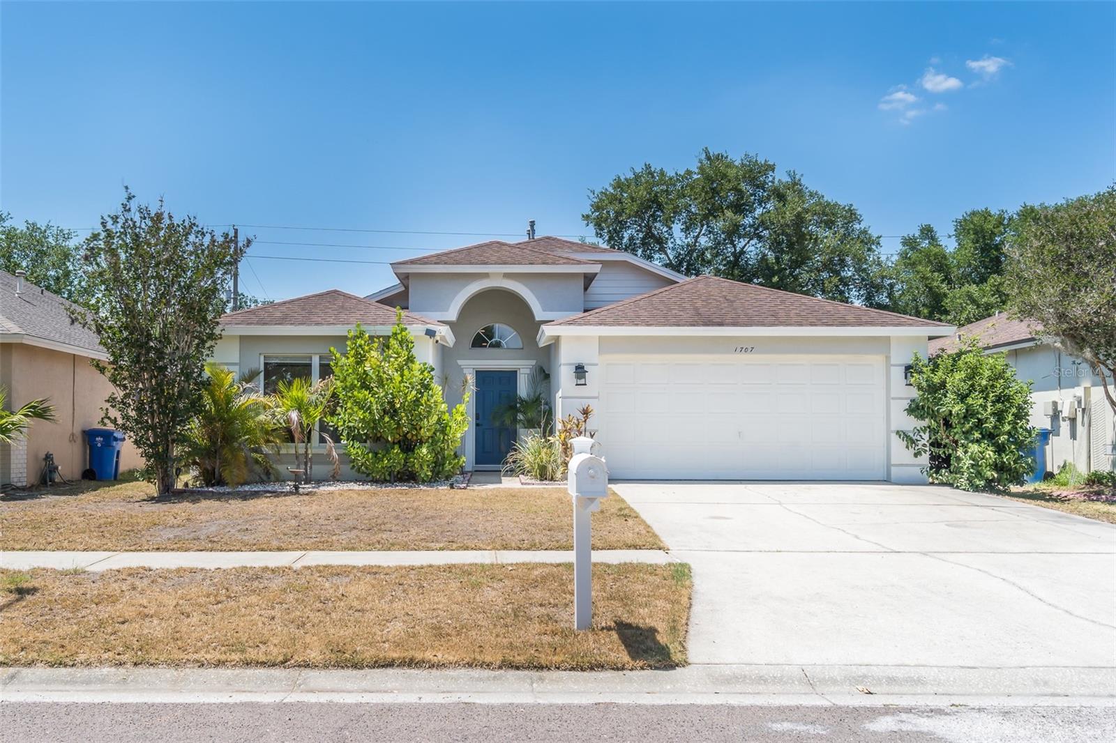 Single Family Residence in BRANDON, FL - Daniel Dourado