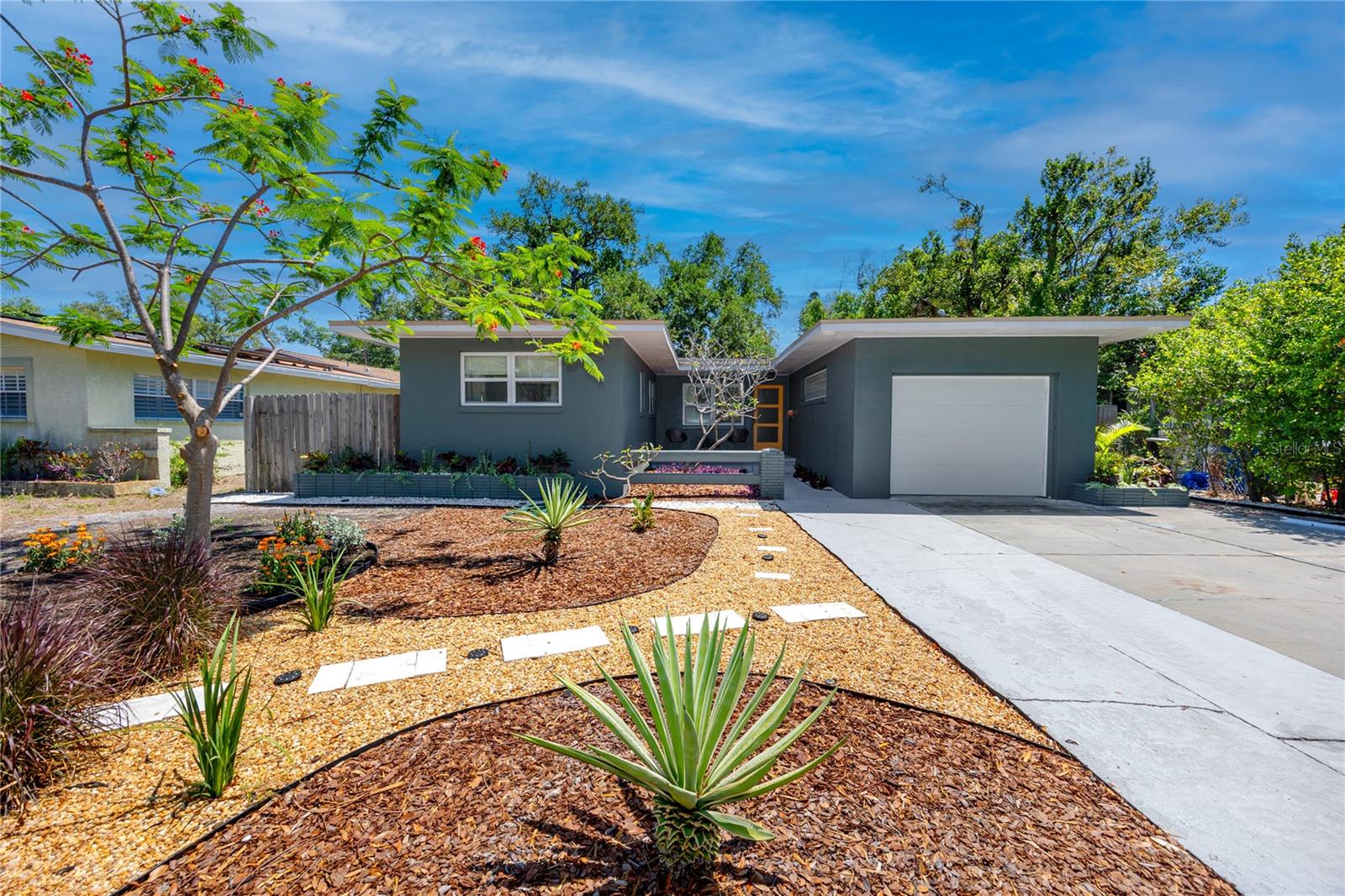 Single Family Residence in ST PETERSBURG, FL - Daniel Dourado