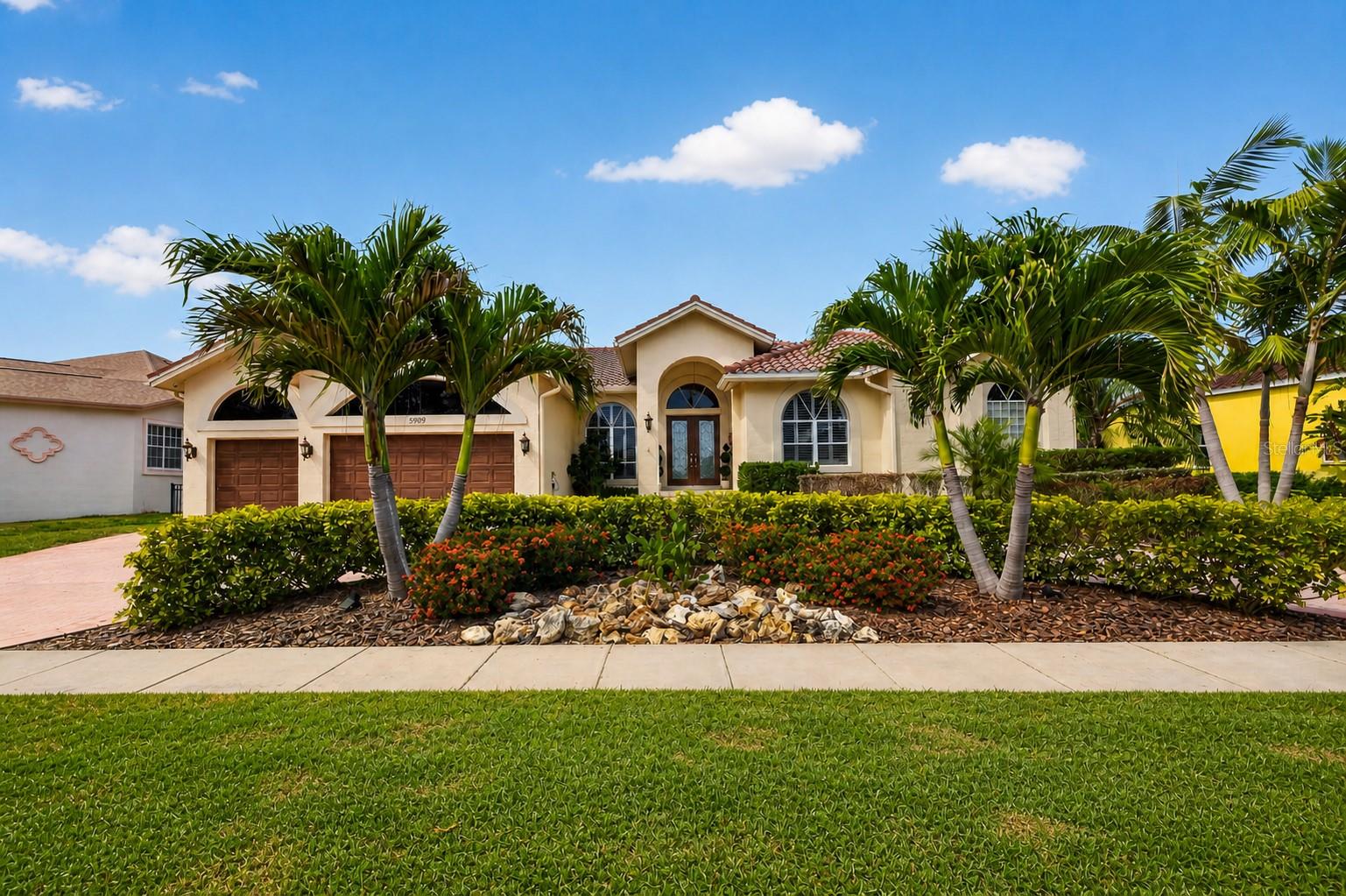 Single Family Residence em GULFPORT, FL - Daniel Dourado