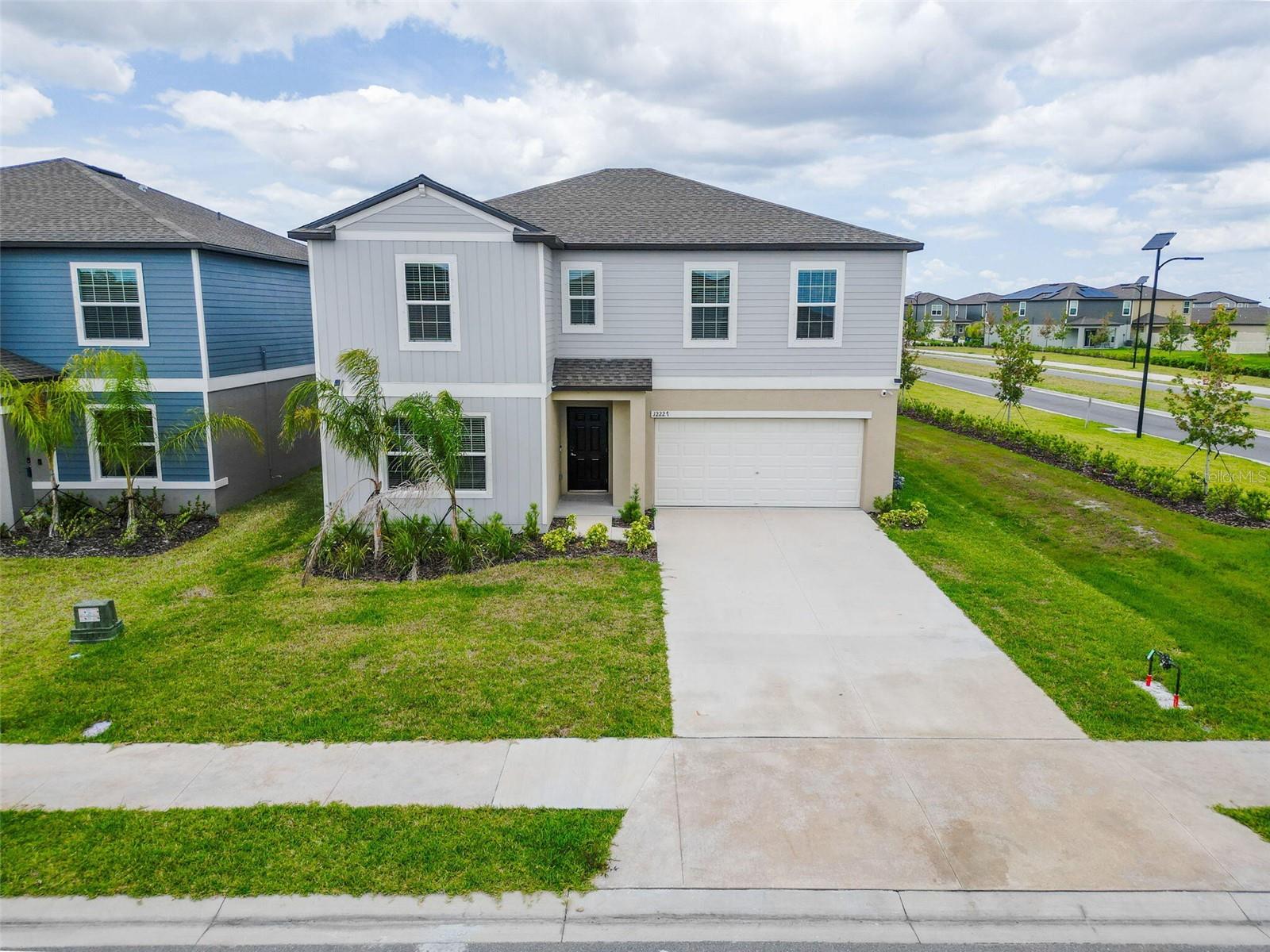 Single Family Residence in PARRISH, FL - Daniel Dourado