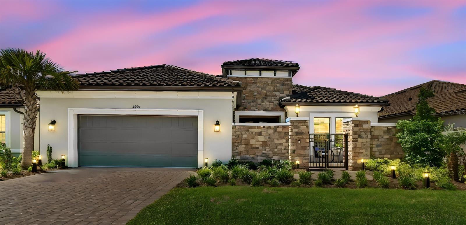 Single Family Residence in WESLEY CHAPEL, FL - Daniel Dourado