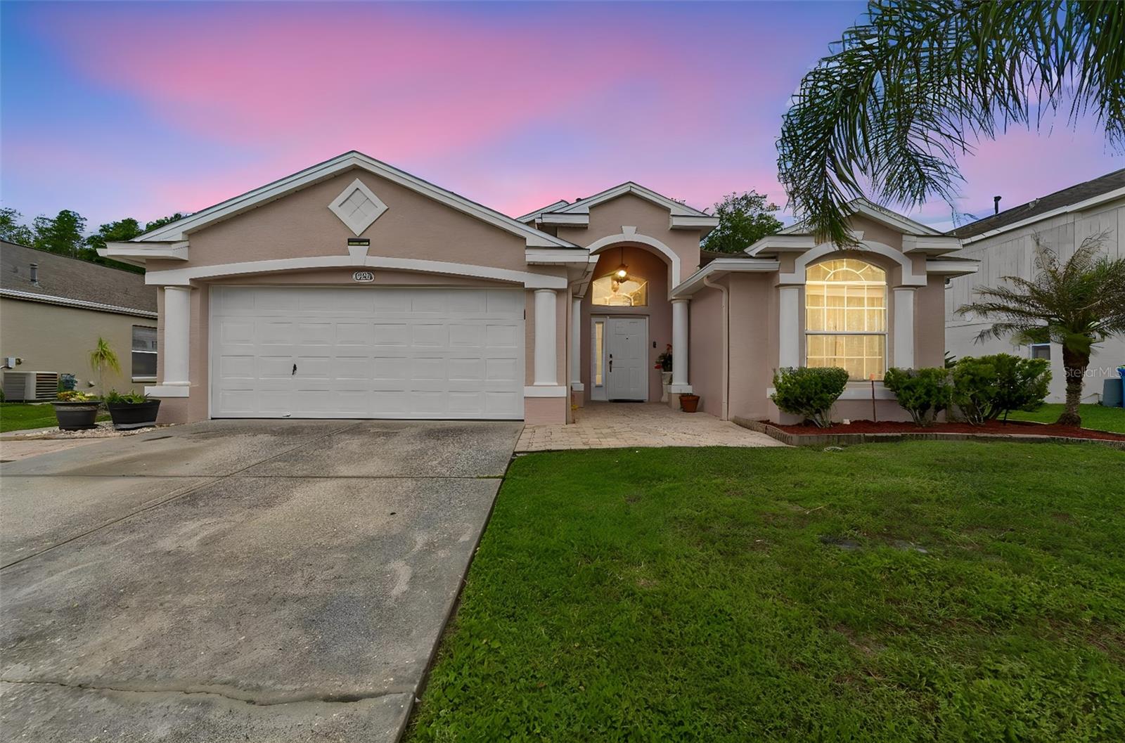 Single Family Residence in WESLEY CHAPEL, FL - Daniel Dourado