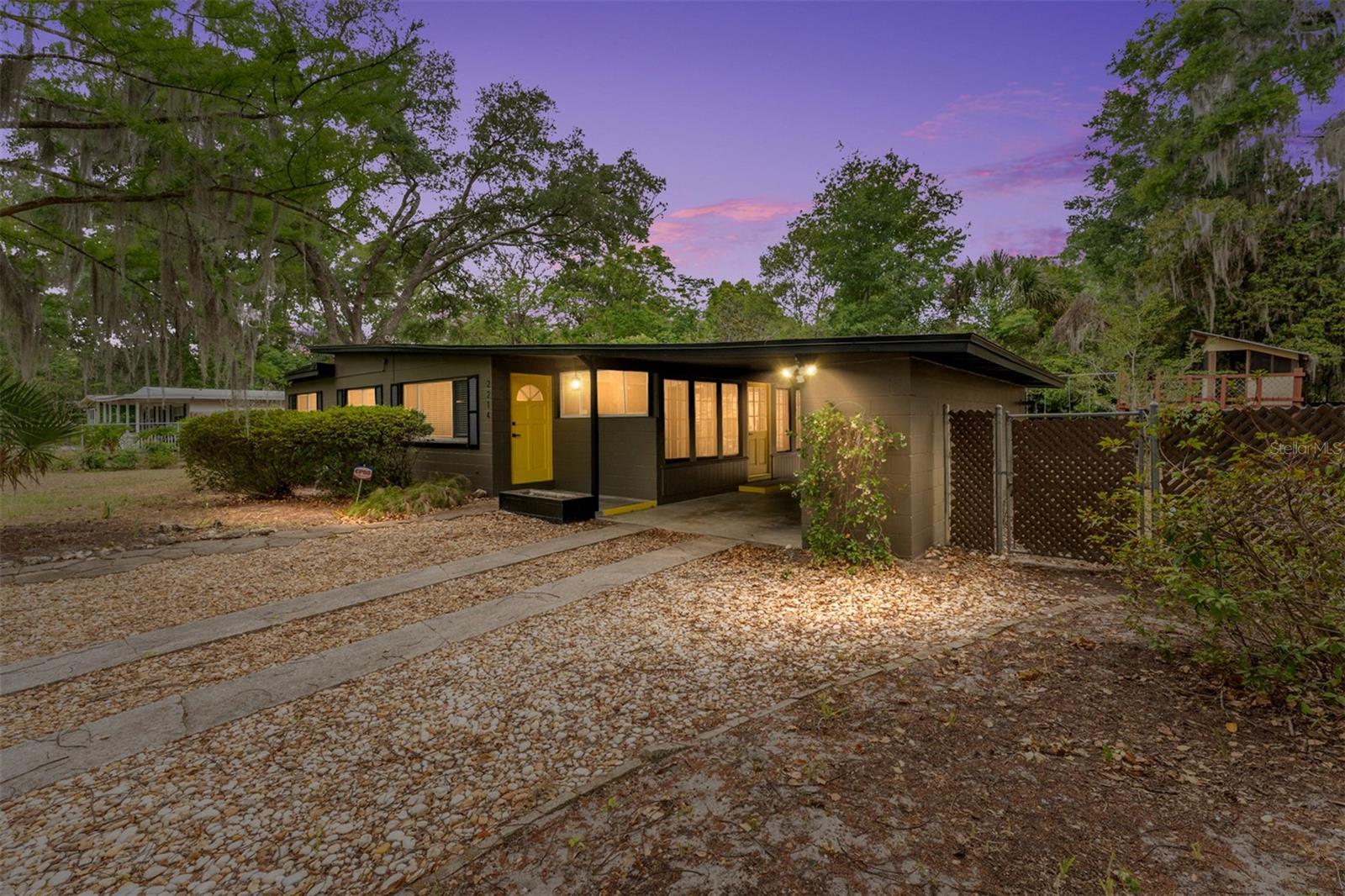 Single Family Residence in GAINESVILLE, FL - Daniel Dourado