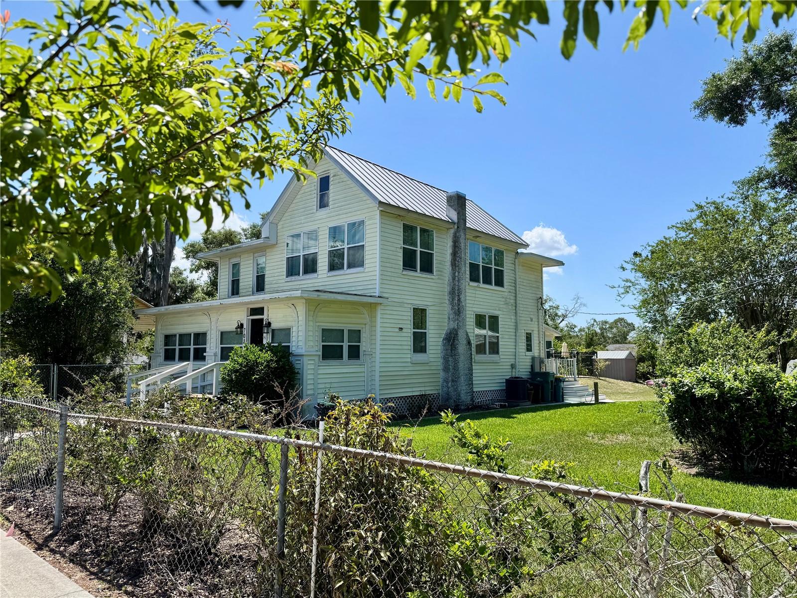 Single Family Residence in EUSTIS, FL - Daniel Dourado