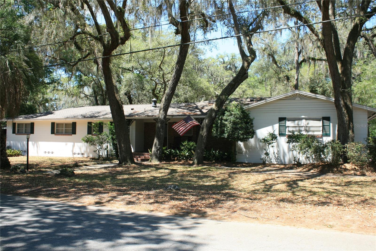 Single Family Residence in GAINESVILLE, FL - Daniel Dourado