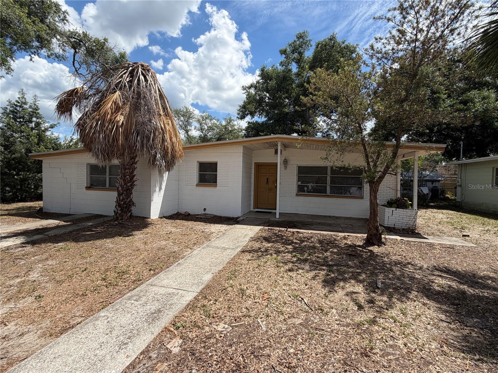Single Family Residence in TEMPLE TERRACE, FL - Daniel Dourado