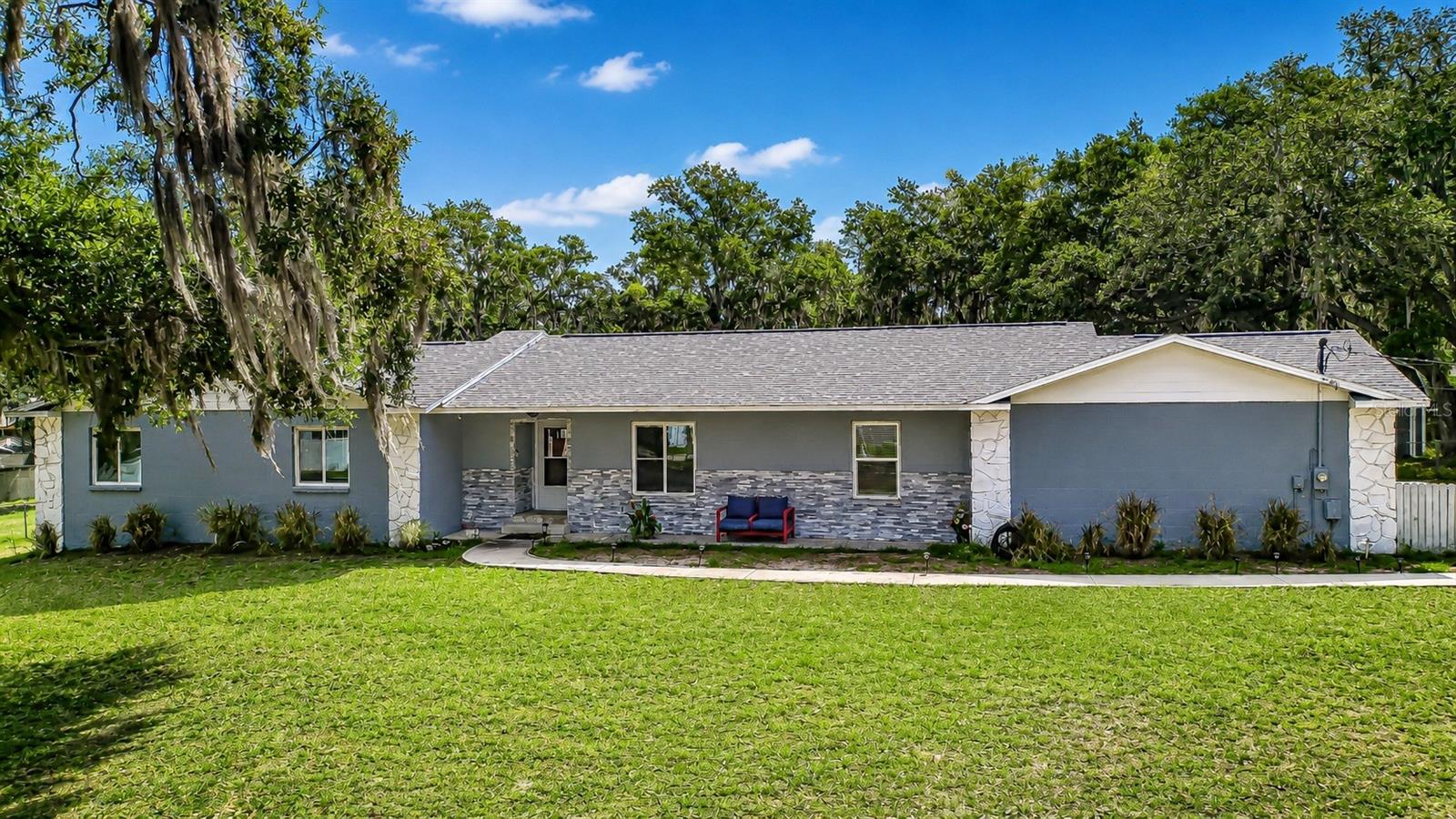 Single Family Residence em SEFFNER, FL - Daniel Dourado