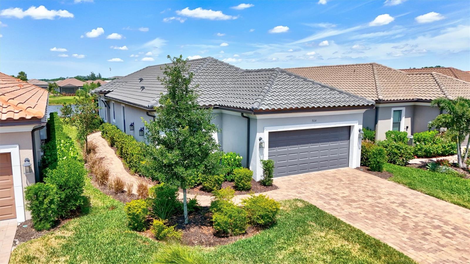 Single Family Residence in BRADENTON, FL - Daniel Dourado