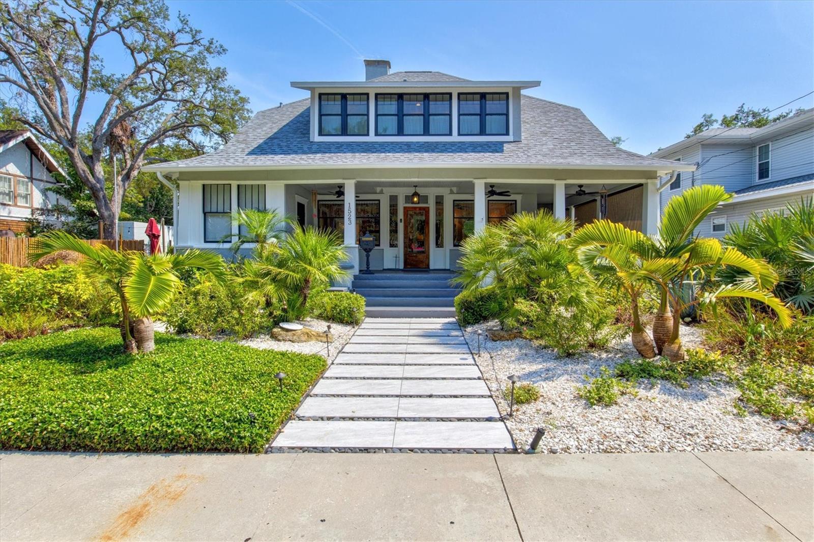 Single Family Residence in BRADENTON, FL - Daniel Dourado
