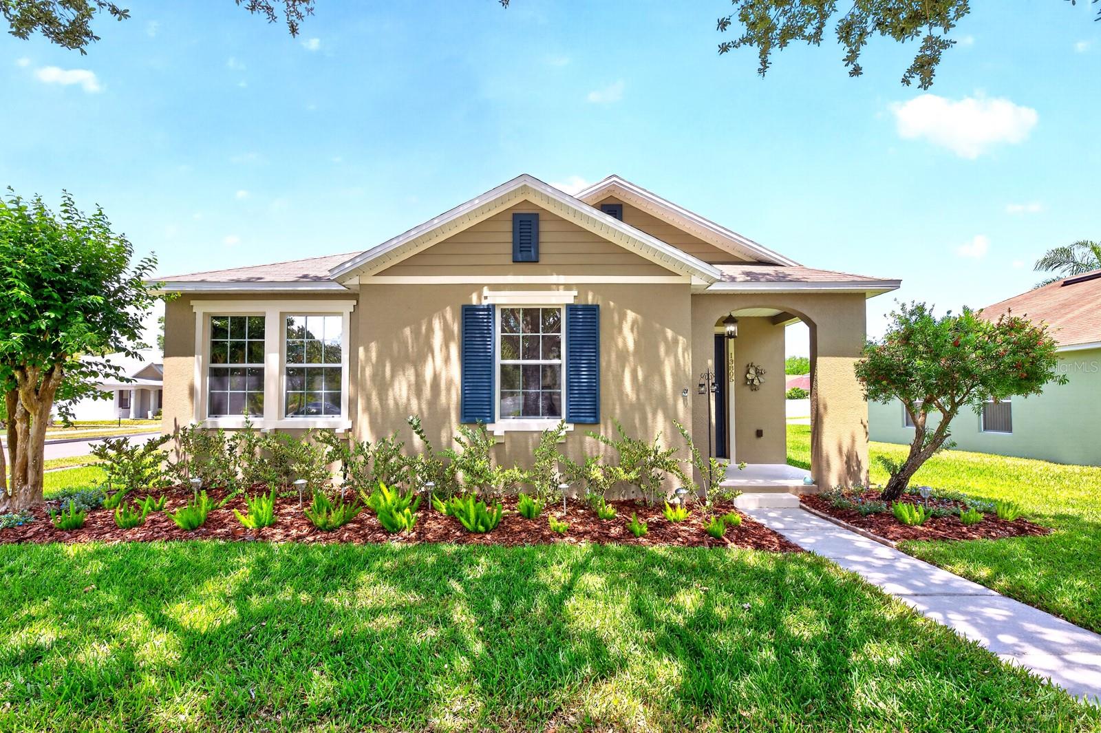 Single Family Residence in ORLANDO, FL - Daniel Dourado