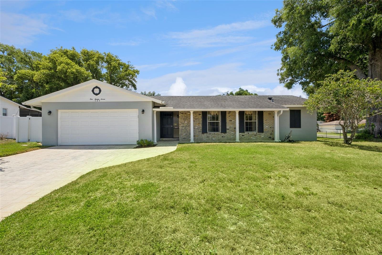 Single Family Residence in LONGWOOD, FL - Daniel Dourado