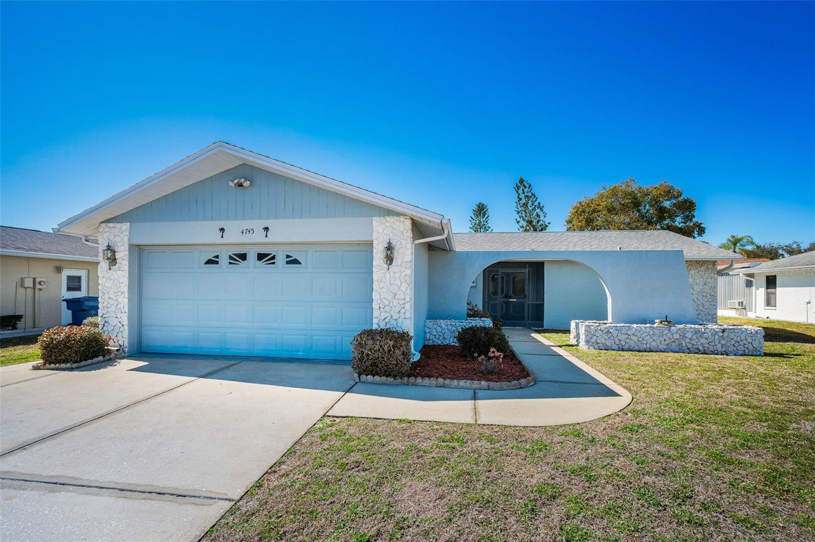 Single Family Residence in NEW PORT RICHEY, FL - Daniel Dourado