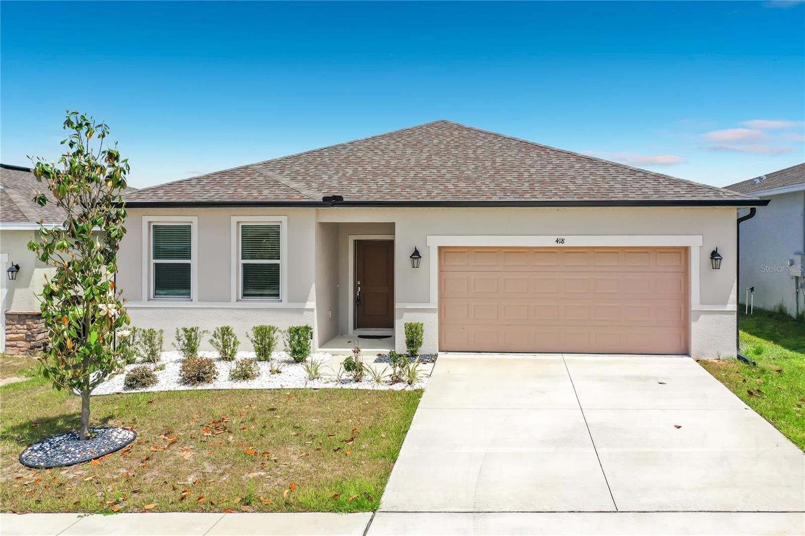 Single Family Residence in MASCOTTE, FL - Daniel Dourado