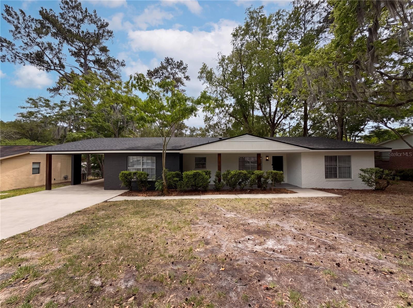 Single Family Residence in GAINESVILLE, FL - Daniel Dourado