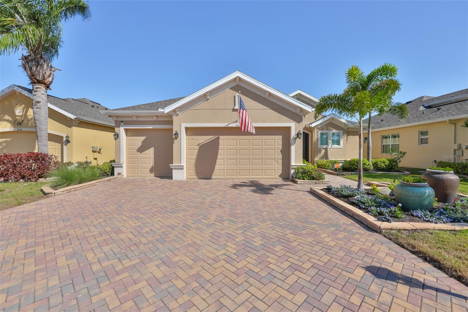 Single Family Residence in SUN CITY CENTER, FL - Daniel Dourado