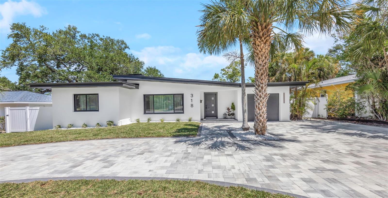 Single Family Residence in BELLEAIR, FL - Daniel Dourado