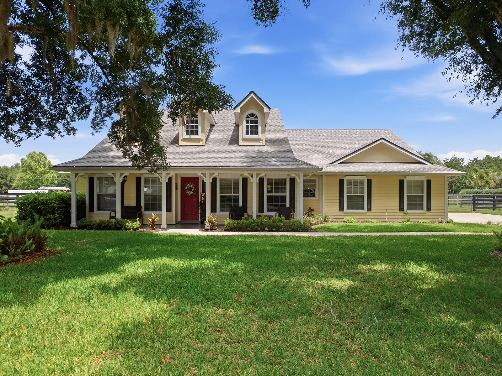 Single Family Residence in MOUNT DORA, FL - Daniel Dourado