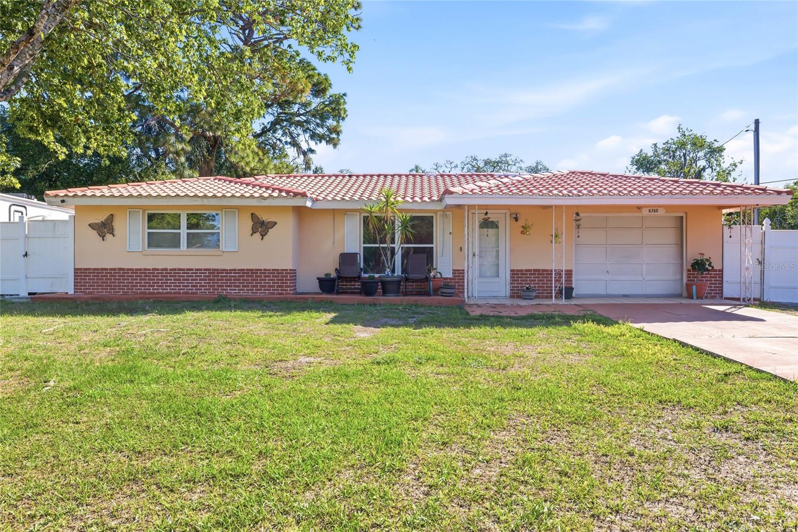 Single Family Residence in NEW PORT RICHEY, FL - Daniel Dourado