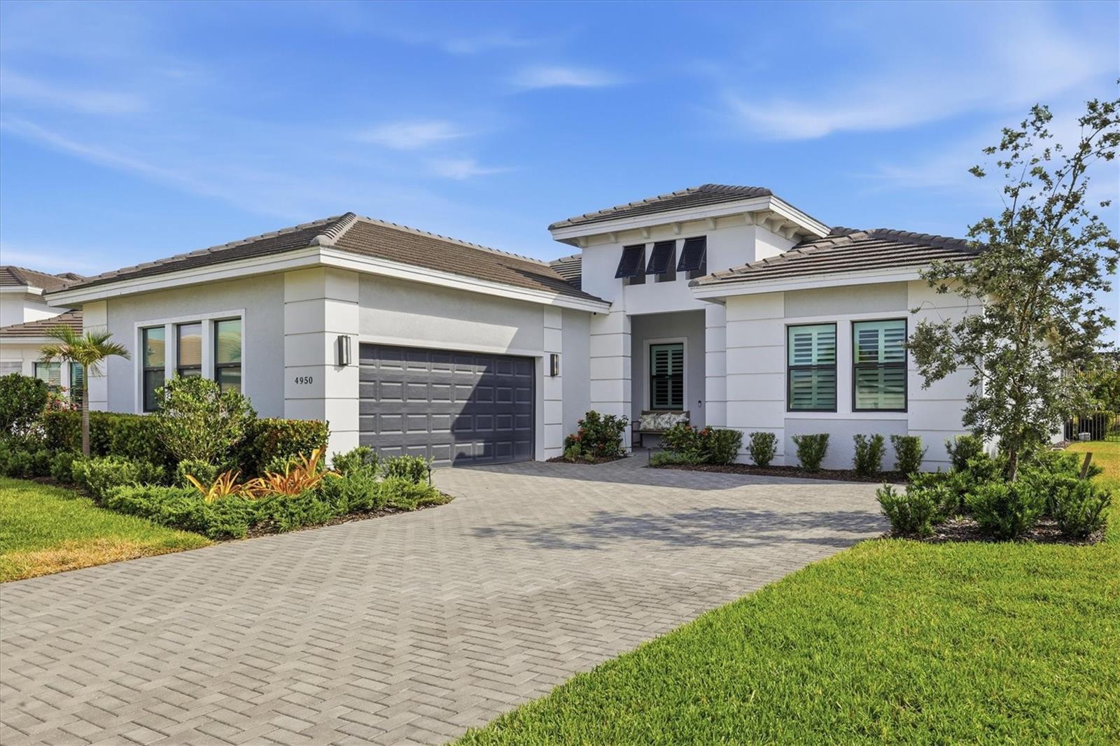 Single Family Residence in BRADENTON, FL - Daniel Dourado