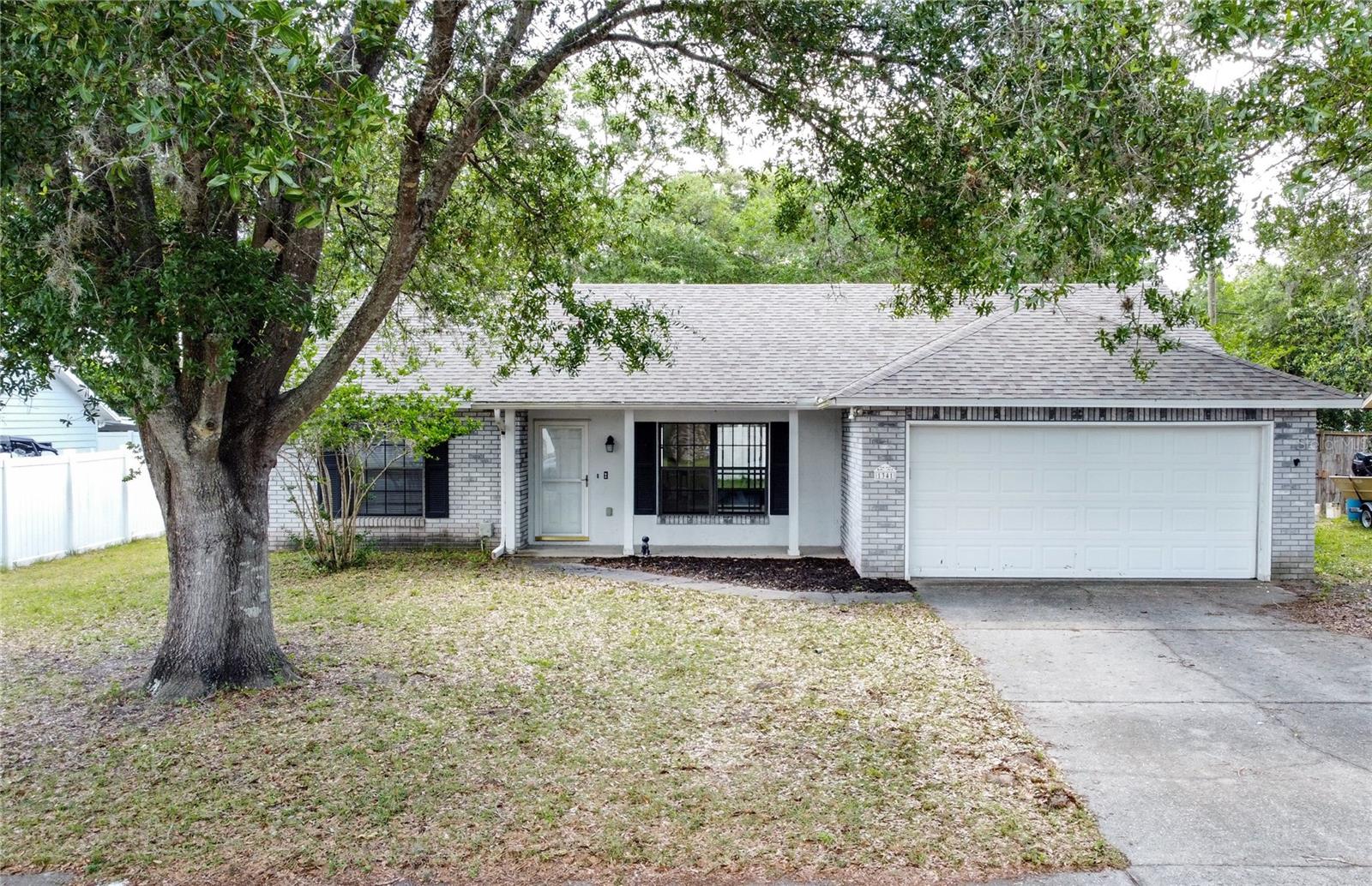 Single Family Residence in DELAND, FL - Daniel Dourado