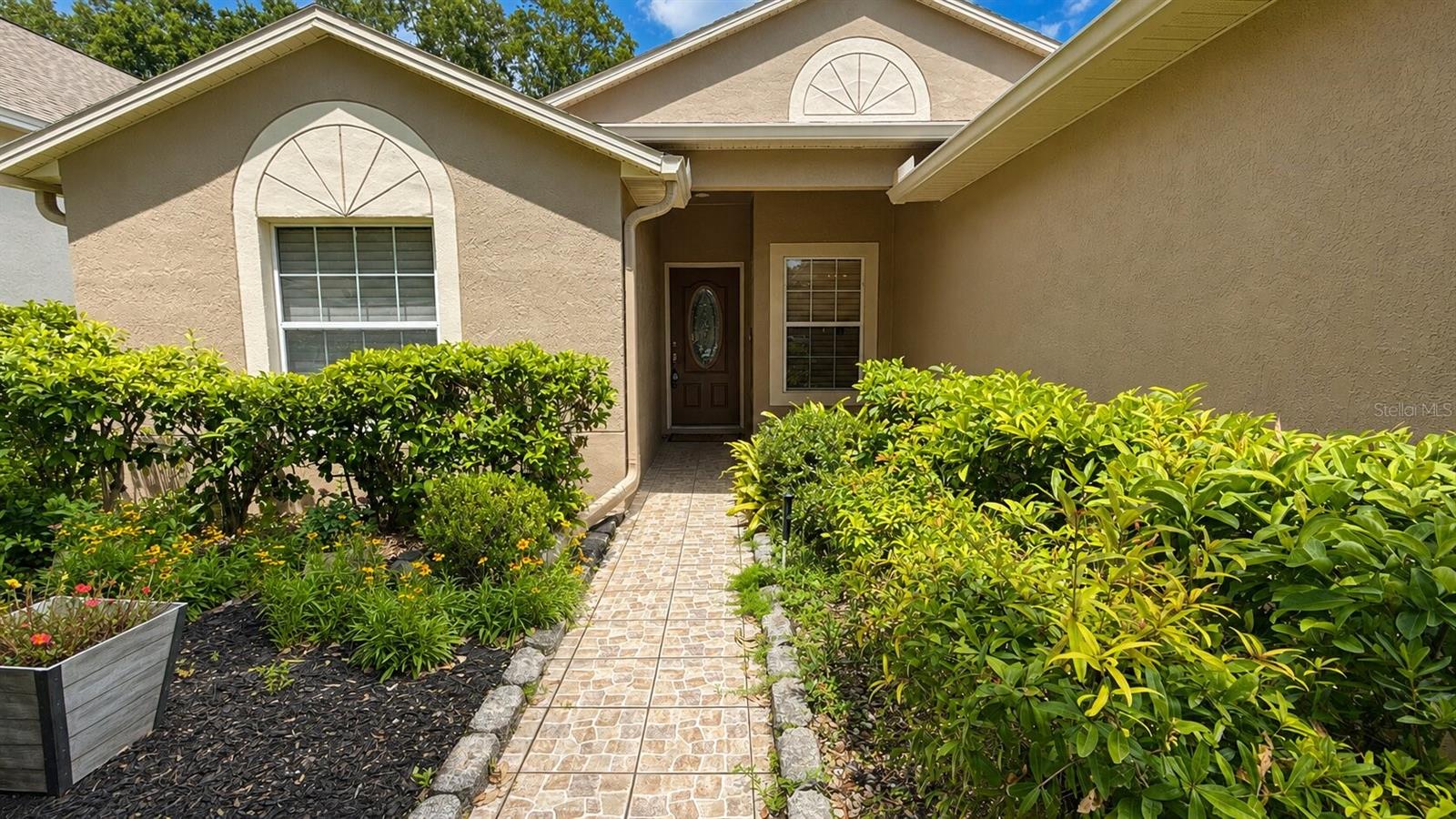 Single Family Residence in OVIEDO, FL - Daniel Dourado