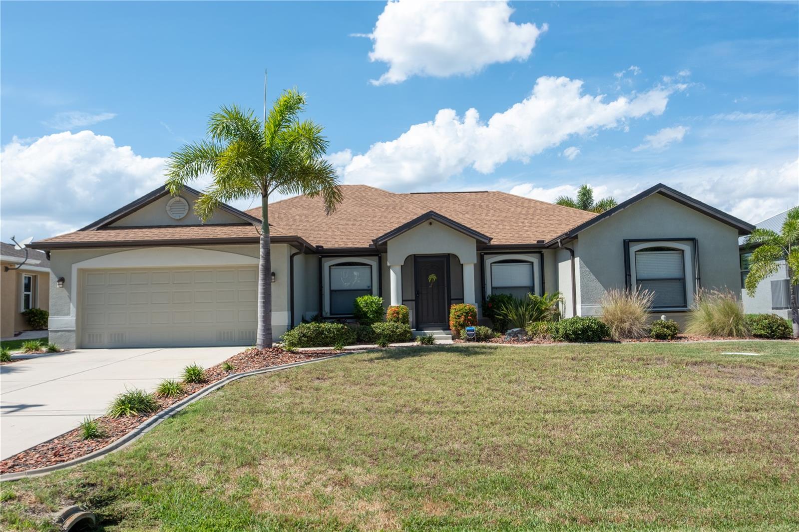 Single Family Residence em PORT CHARLOTTE, FL - Daniel Dourado