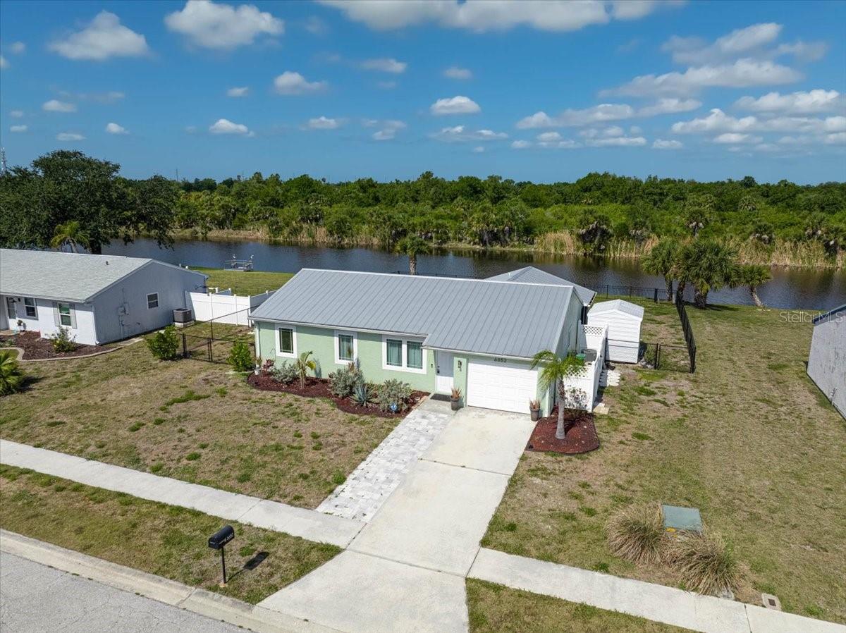 Single Family Residence em PORT CHARLOTTE, FL - Daniel Dourado