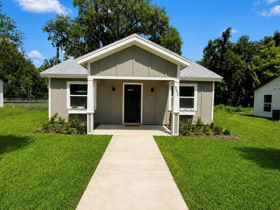 Single Family Residence in GROVELAND, FL - Daniel Dourado