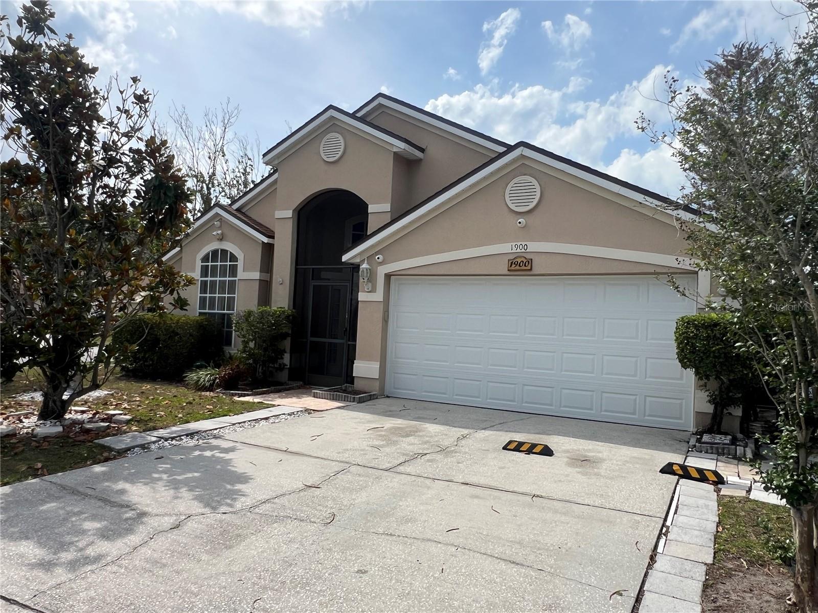 Single Family Residence in ORLANDO, FL - Daniel Dourado