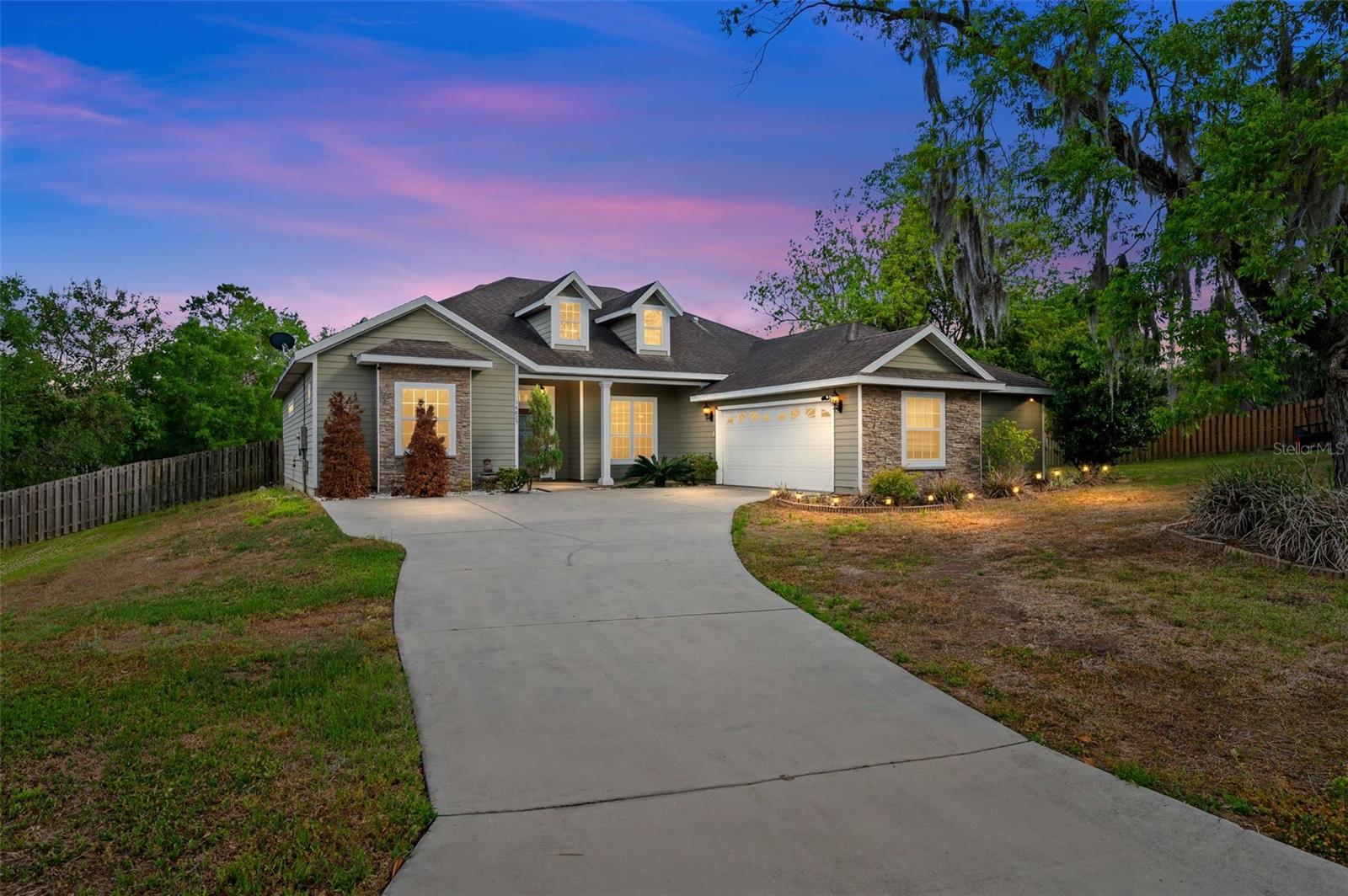 Single Family Residence in ALACHUA, FL - Daniel Dourado