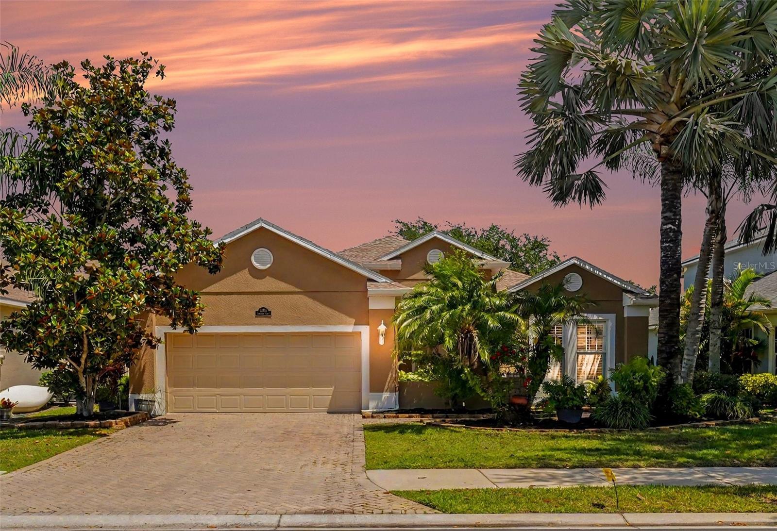 Single Family Residence in BRADENTON, FL - Daniel Dourado
