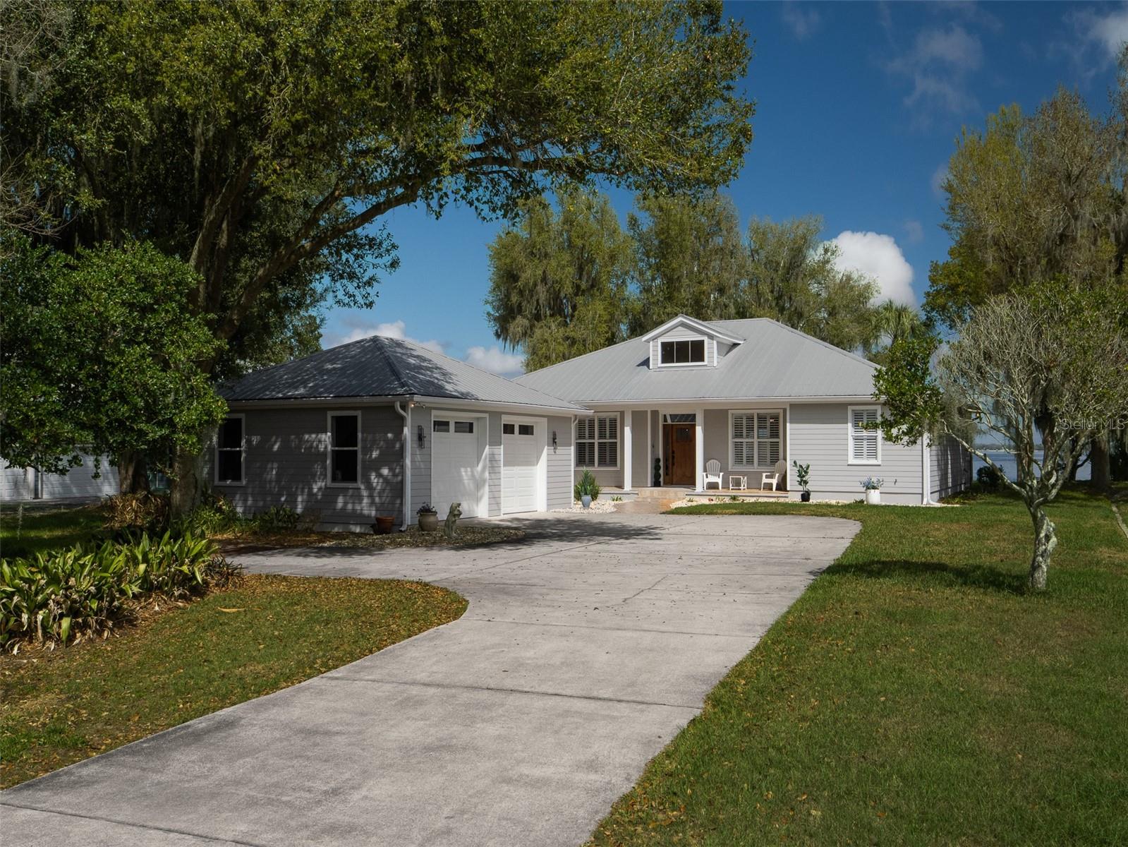 Single Family Residence em WEIRSDALE, FL - Daniel Dourado