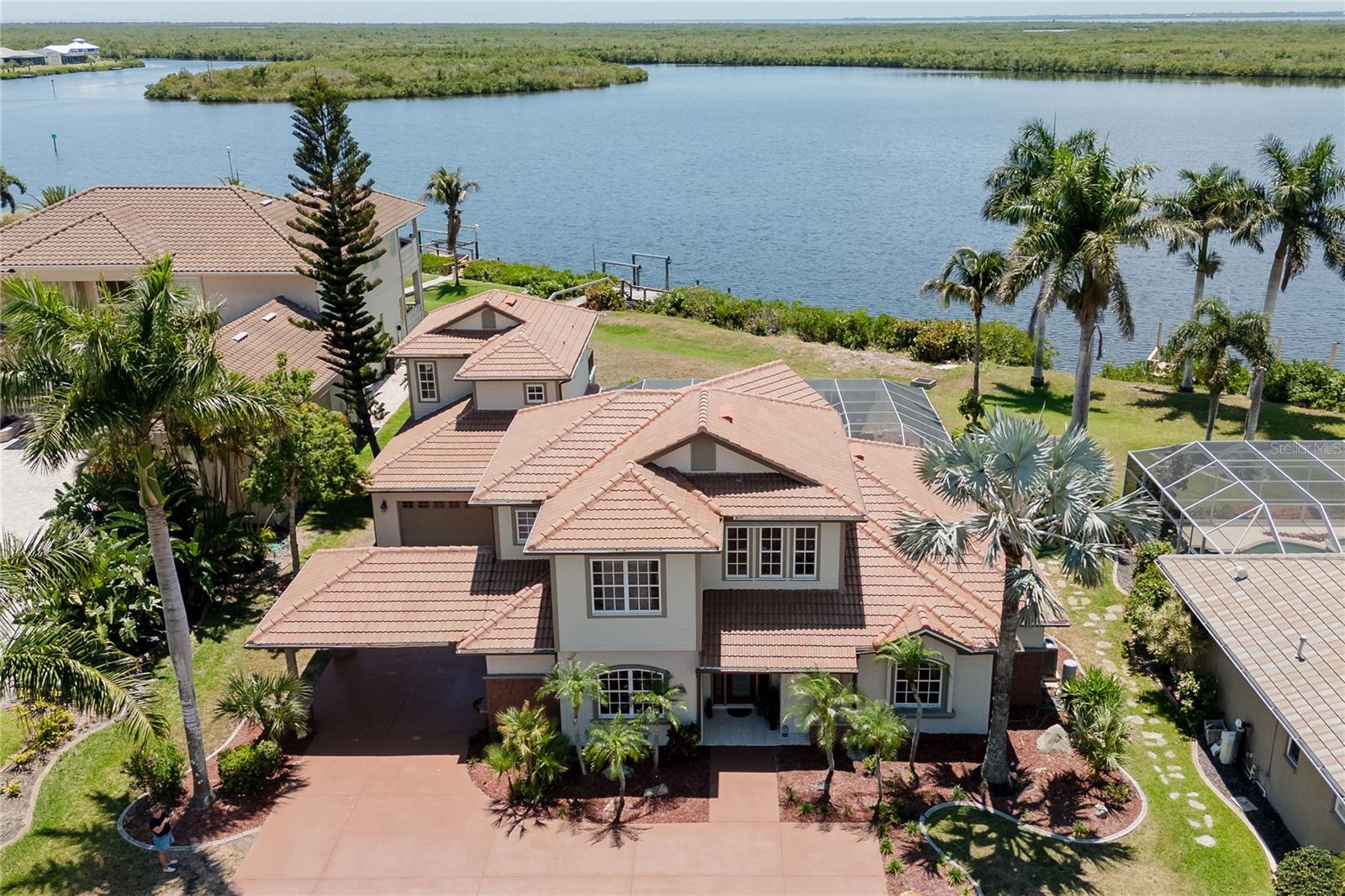 Single Family Residence em PORT CHARLOTTE, FL - Daniel Dourado