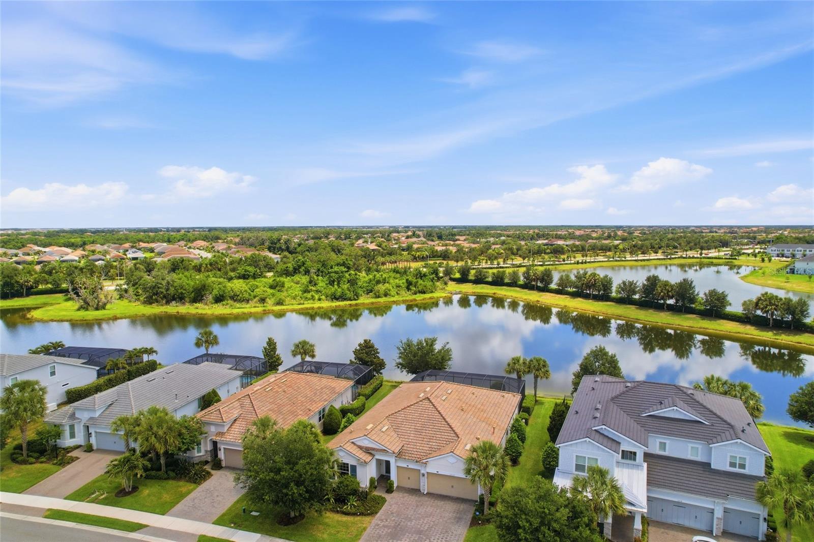 Single Family Residence in BRADENTON, FL - Daniel Dourado