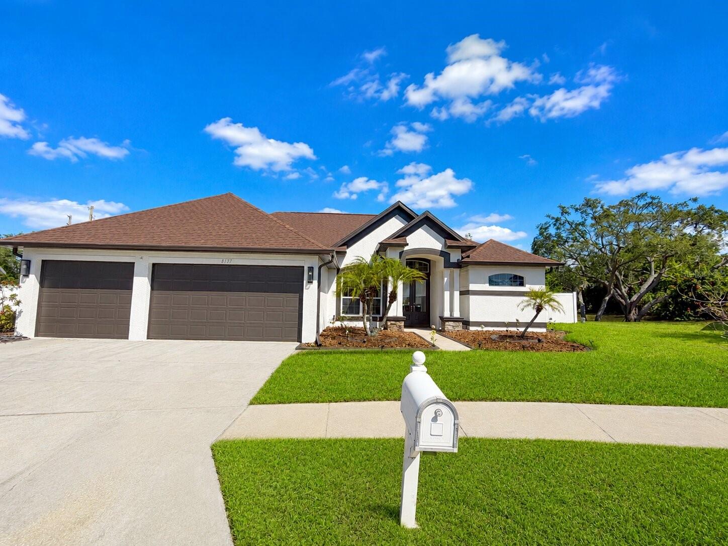 Single Family Residence in PORT RICHEY, FL - Daniel Dourado